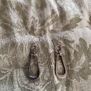💗Silver Teardrop Dangle Earrings - 💗= 10for $20 bundle